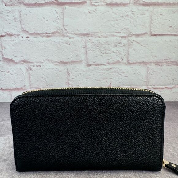 Salvatore Ferragamo Gancini City Zip Black Leather Wallet - Picture 2 of 11